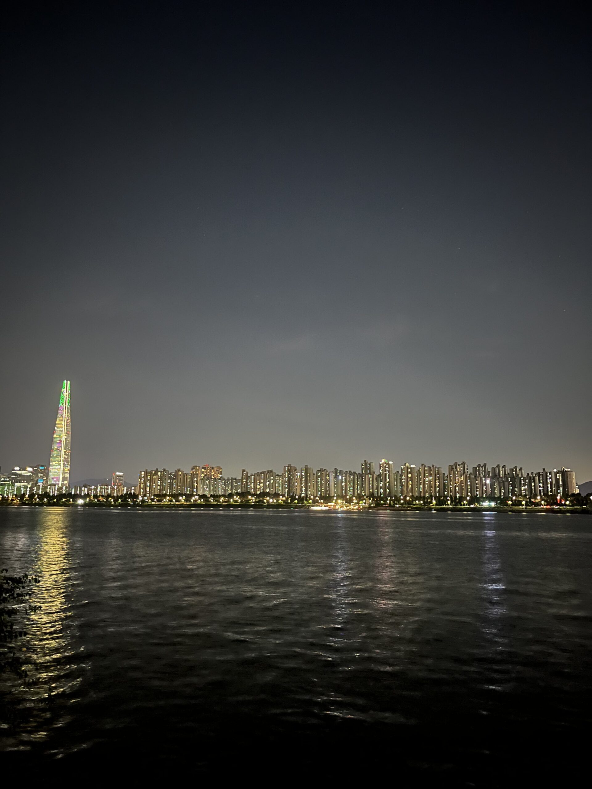 Lotte World Tower at night